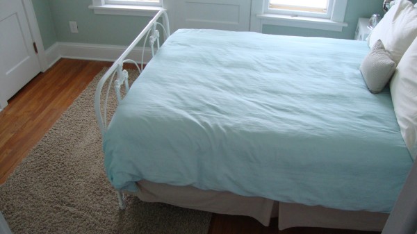 Interior,Cool Home Area Rug For Trendy Bedroom Design With Soft White Bed Also Comfortable White Pillow And High Quality Laminate Flooring,Beautiful Modern Home Area Rugs