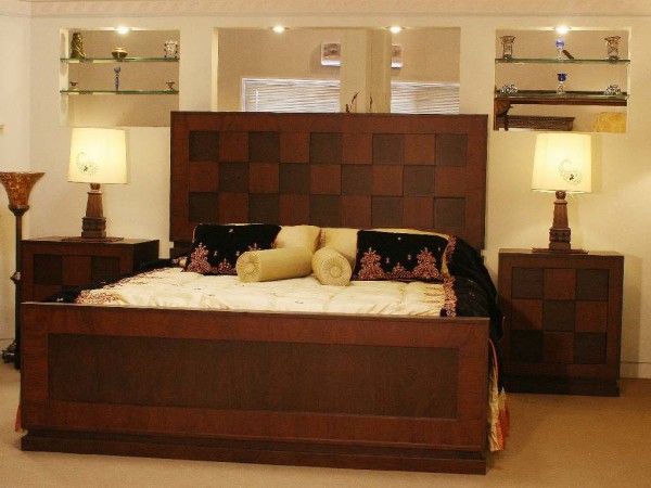 Bedroom,Trendy Traditional Bed Design With Beautiful Dark Brown Bed Frame And Height Headboard Also Nice Two Bedside On Combined Desk Lamp,Style Traditional Bedroom 