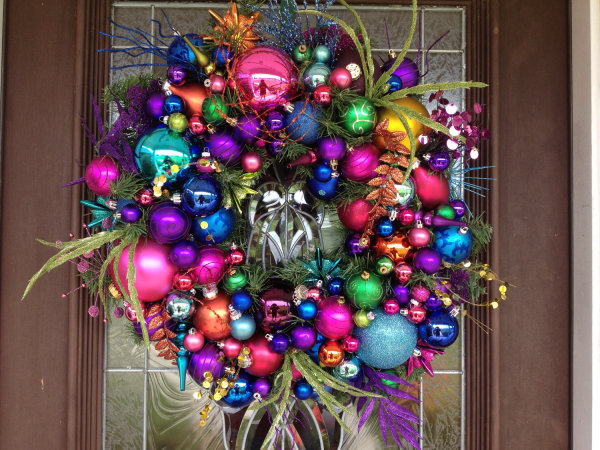 Interior,Delight Christmas Wreath Decorating Ideas With Cool Multi Colored Christmas Glass Christmas Balls And Nice Evergreen Base Also Modern Brown Wood Door Frame,Make Your Guests Be Impressed To See The Christmas Wreath Decorating Ideas