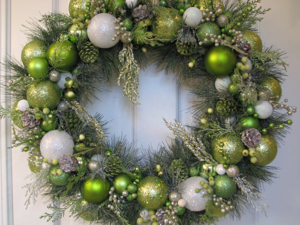 Interior,Picturesque Christmas Wreath Decorating Ideas With Exquisite Green And White Heirloom Christmas Balls Also Nice White Wood Door,Make Your Guests Be Impressed To See The Christmas Wreath Decorating Ideas
