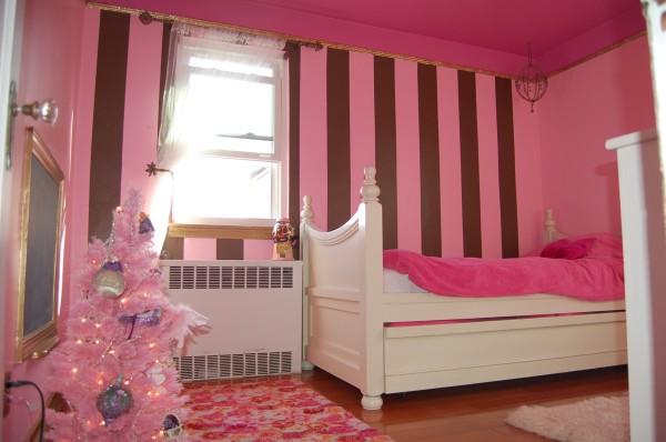 Bedroom,Exquisite Pink Chocolate Striped Background Room For Girls Design Inspiration With Charming Trundle Bed In Nice White Wood Bed Frame On Combined Comfortable White Bed Sheet And Cute Pink Christmas Tree Also Wonderful White Wood Window Frame Plus Gorgeous White Transparent,Cool Amazing Rooms For Girls