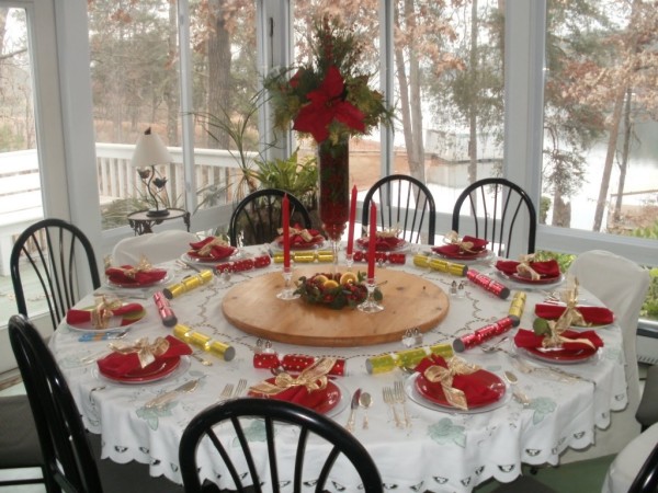 Dining Room,Adorable Small Space Christmas Dinner Table Decoration With Stunning Corner Round Dining Table And Cool Small Pine Tree On The Round White Tablecloth Also Wonderful Red Napkins Plus Comfortable Black Wood Chairs,Sweet Romantic Christmas Dinner Table Decorations