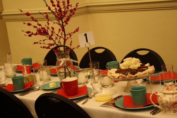 Dining Room,Simple Yellow Wall Paint Table Decoration For Christmas With Charming White Table Cloth And Rustic Centerpieces Plus Beautiful Blue Pane Plus Red Cutlery Sets Also Nice Black Dining Table,Splendid Dining Table Decorations For Christmas