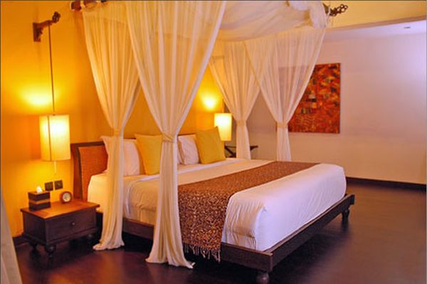 Bedroom,Astounding Tween Room Design Ideas With Beautiful Canopy Bed And Cozy White Mattress Also Charming Brown Wood Nightstand Table Plus Gorgeous Cream Hanging Lamps For Transitional Concept,Cool Awesome Tween Rooms Design Ideas
