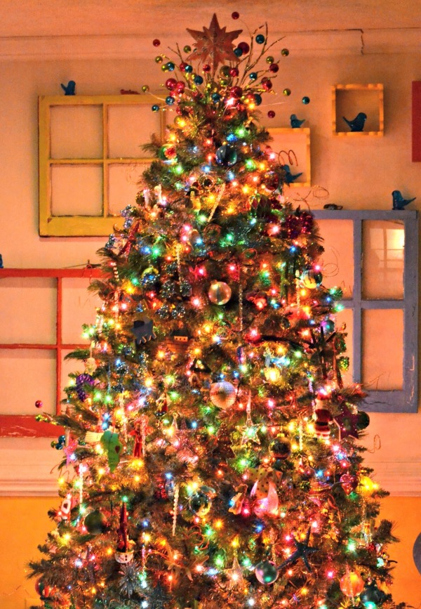 Furniture,Dazzling White Mixed Yellow Wall Paint Xmas Tree Design Ideas With Style Cristmas Tree And Beautiful Colorfull Lightning Also Gorgeous Blazing Trinkets Plus Adorable Colorfull Ball Ornaments,Awesome Xmas Trees Latest For Christmas