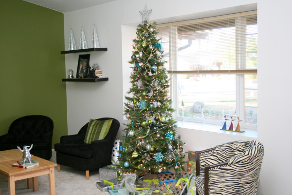 Furniture,Modern White Mixed Green Wall Paint Design Christmas Tree Ornament With Charming Black White Zebra Pattern Single Seater Sofa And Comfortable Black Single Seater Sofas Plus Gorgeous Green Christmas Tree On Combined Nice Cream Xmas Tree Lights Also Exquisite Glass Window For Living Room,Spectacular Designer Christmas Tree Ornaments