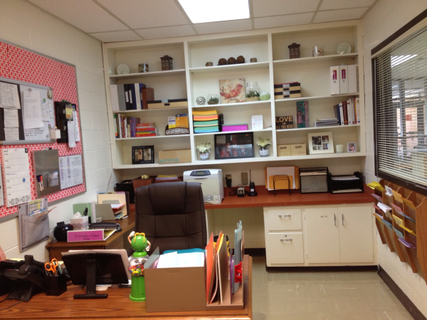 Furniture,Dazzling Small Space Psychotherapy Office Decor With Charming Open Shelves And Comfortable Black Leather Office Chair Also Nice Bright Brown Wood Office Desk,Cool Psychotherapy Office Decor In Home 