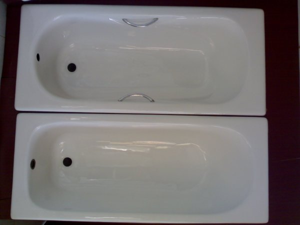Bathroom,Enticing Double Overflow Bathtub Design Ideas With Beautiful Jacuzzi Bathtub And Amazing Ceramic Material In Wonderful White Color,Contemporary Overflowing Bathtubs 