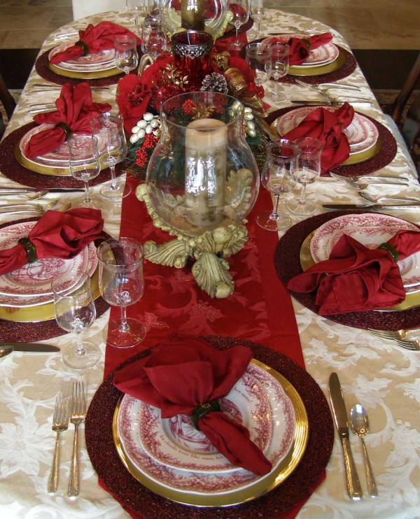 Dining Room,Romantic Table Decoration For Christmas With Wonderful White Mixed Red Table Cloth And Classic Holder Ceramic Handcraft On Combined Beautiful Red Napskins Floral Also Elegant Candle In Glass Jars,Splendid Dining Table Decorations For Christmas