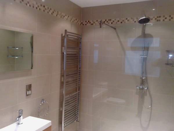 Bathroom,Cool Awesome Cream Ceramic Tile Design Small Bathroom With Beautiful Single Shower Faucet And Wonderful White Washbasin Plus Nice Single Bathroom Faucet Also Cool Glass Mirror ,Amazing Designing Small Bathrooms