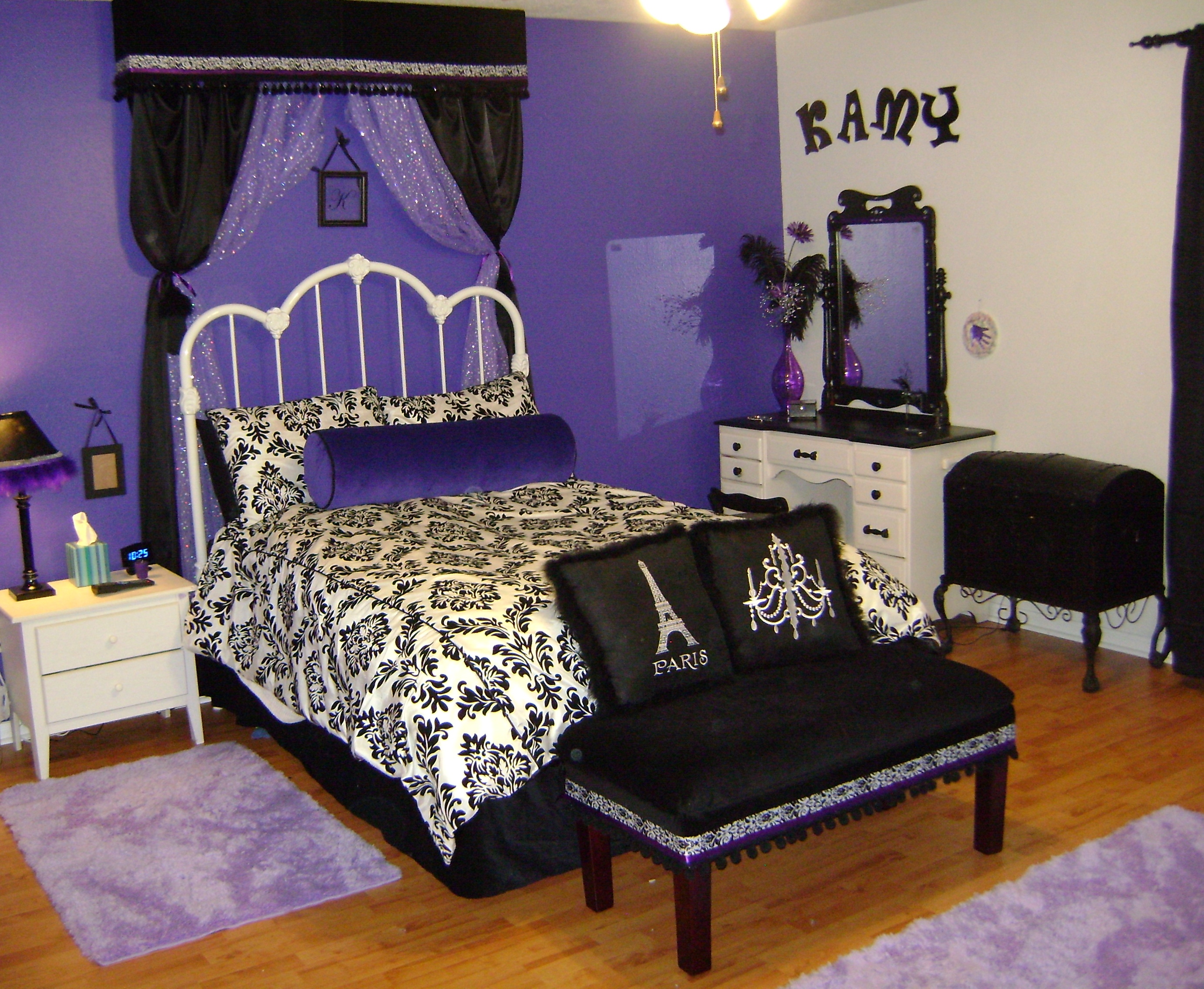 Bedroom,Awesome Tween Room Design Inspiration With Charming Iron Bed Frame Plus Soft White Blanket On Combined Black Leaf Ornament And Cozy Black Ottoman Also Gorgeous Corner Vanity Table In Black White Color For Girl Bedroom ,Cool Awesome Tween Rooms Design Ideas