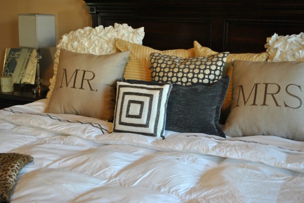 Bedroom,Exquisite Neutral Bedroom Ideas With Cool Black Wood Headboard And Comfortable White Fabric Bed Cover Plus Soft Pillows Also Beautiful Beige Wall Paint,Comfortable Neutral Bedroom Ideas To You