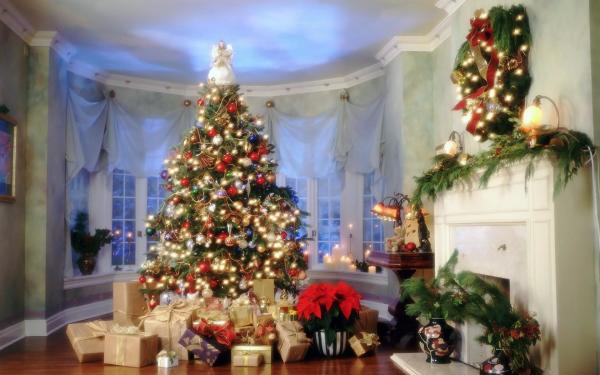 Furniture,Breathtaking White Wall Paint Xmas Tree Design Inspiration With Wonderful Xmas Tree Lights In Nice Cream Color And Beautiful Cream Plus Red Ball Ornaments Also Stunning Christmas Tree Wreath For Luxurious Concept,Awesome Xmas Trees Latest For Christmas