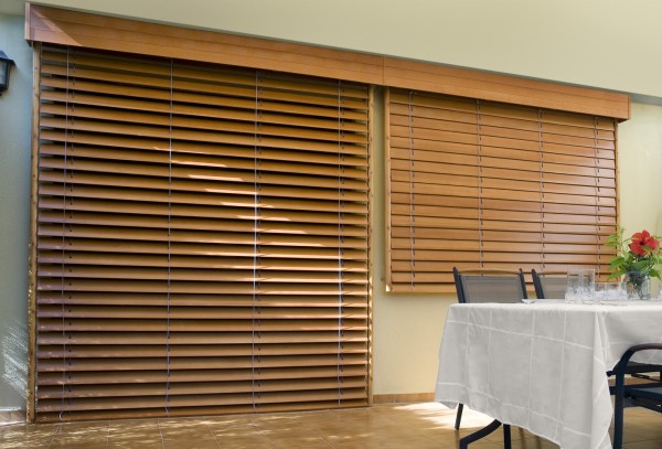 Interior,Cool The Best Wooden Blind With Good Floor And Beautiful Floral Arrangement For Dining Room Design Ideas,Amazing Wooden Blinds For Your Inspiration