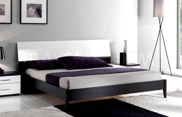 Bedroom,Cool Awesome Luxurious Bed Design With Stylish Black Bed Frame And Soft White Mattress Also Cozy Black White Rug,Classic And Luxurious Beds