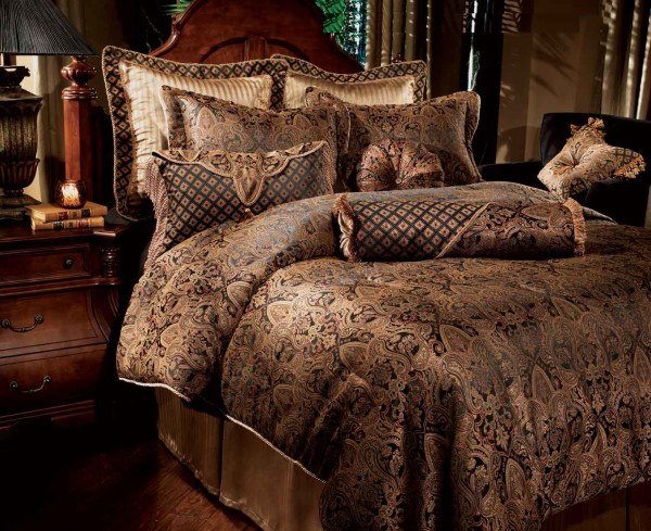 Bedroom,Retro Luxurious Bed Design Inspiration With Wonderful Black Brown Blanket And Cozy Wood Headboard Also Throw Pillow,Classic And Luxurious Beds